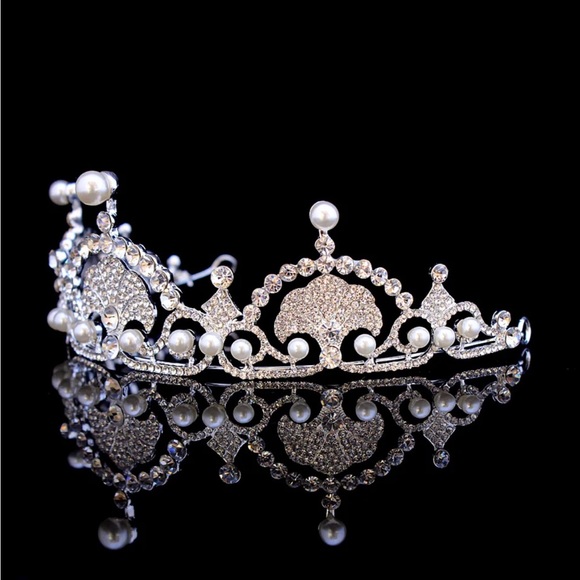 Royal princess Kate’s crown/tiara - Picture 2 of 3